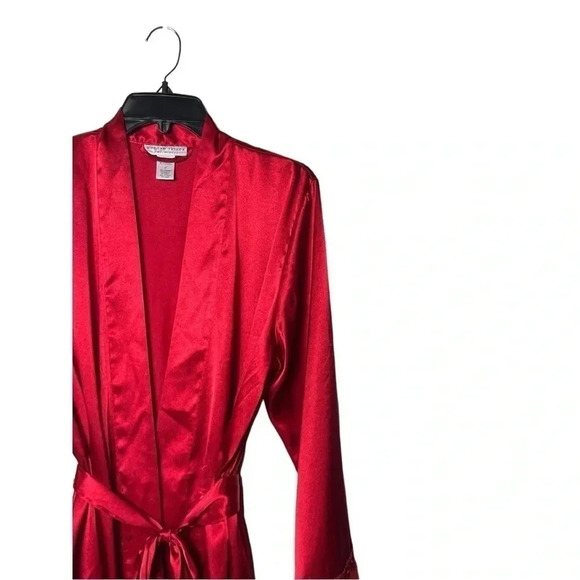 1689. VINTAGE MORGAN TAYLOR INTIMATES SATIN SILKY ROBE RED IN COLOR SIZE LARGE - Picture 2 of 9